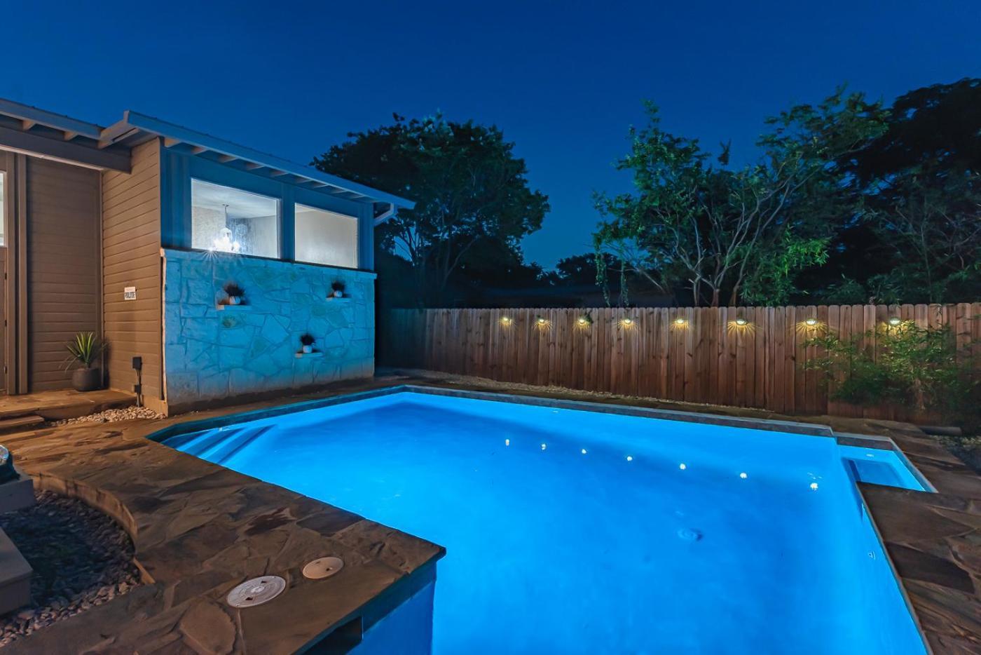 Serene Pool & Firepit In Stunning Home By Airport San Antonio Dış mekan fotoğraf